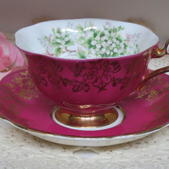 Royal ALBERT Deep Pink & Gold TEACUP & Saucer Vintage (K646) - Picture 1 of 8